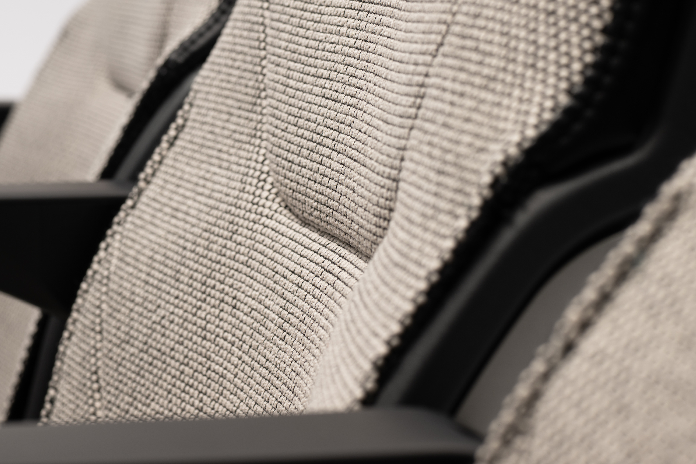 MIRUS AIRCRAFT SEATING FALCON CLOSE UP