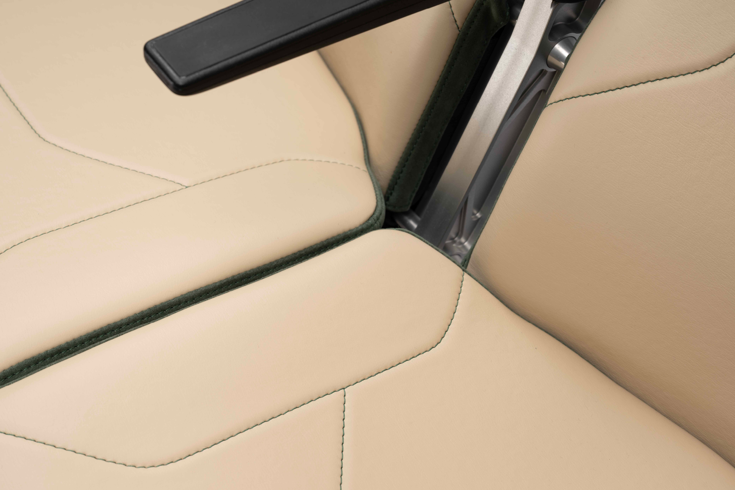 Mirus Kestrel seat 2026 detail of seat showing curvature